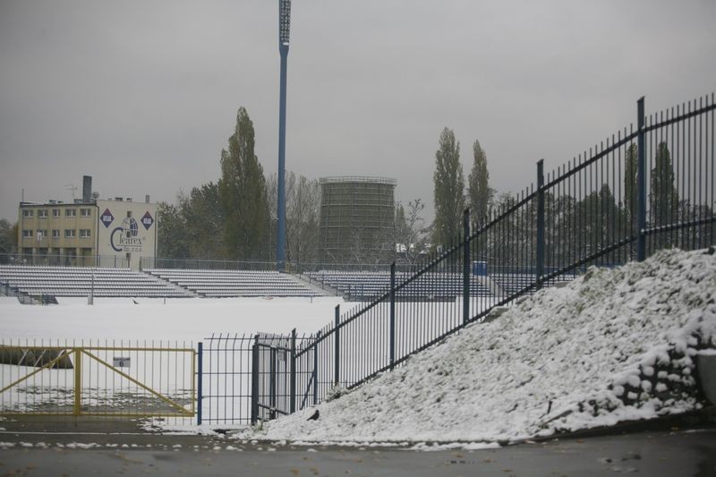 Stadion Ruchu Chorzów w śniegu [ZDJĘCIA]. W poniedziałek Wielkie Derby Śląska 2012