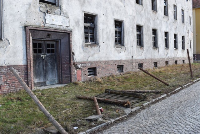 Wkrótce mają ruszyć pierwsze prace remontowe w budynku przy pl. Unii Europejskiej w Krośnie Odrzańskim. Powstaną tam nowe mieszkania.