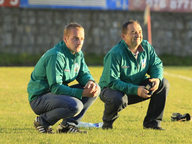 Rafał Wichowski,były trener Piasta Zawidów (z lewej) oraz Janusz Kuszaj, v-ce prezes klubu