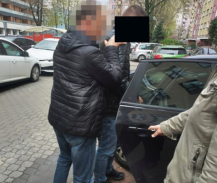 W ręce policjantów z Mokotowa wpadł mężczyzna, podejrzany o...