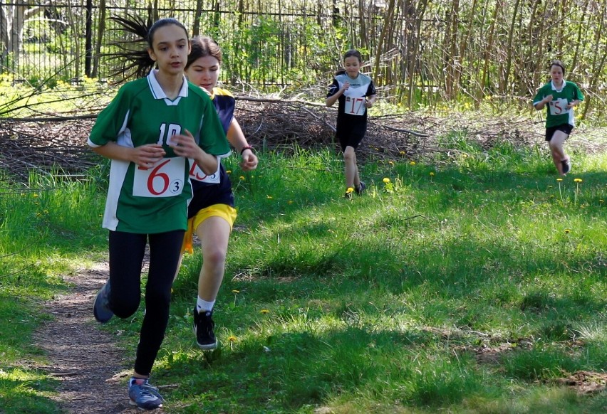 Biegali na przełaj po medale i puchary na Gminnej Spartakiadzie Dzieci i Młodzieży „Koluszki 2022”
