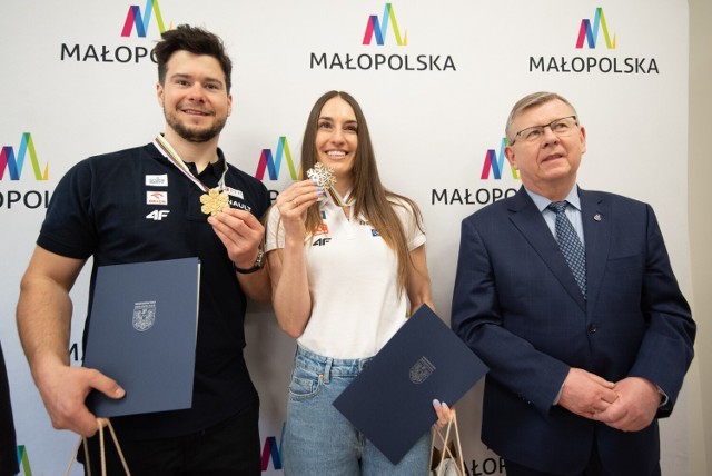 Oskar Kwiatkowski i Aleksandra Król spotkali się z Witoldem Kozłowskim, marszałkiem woj. małopolskiego