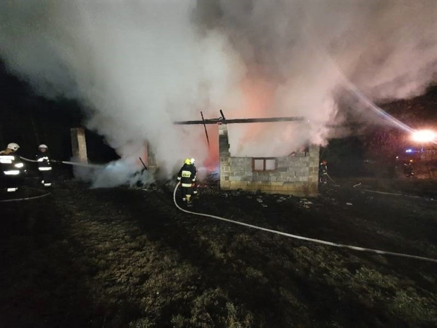Strażacy ponad dwie godziny walczyli z pożarem w Korzennej