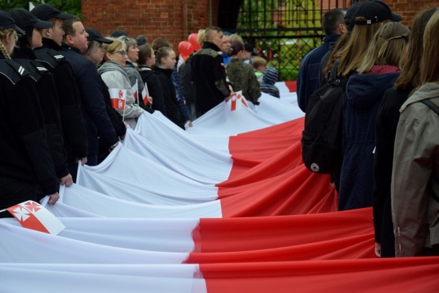 Obchodzone w dniu 11 listopada Narodowe Święto Niepodległości upamiętnia odzyskanie przez Polskę niepodległości w 1918 roku - po 123 latach zaborów. W ubiegłym roku listopadowe uroczystości były wszędzie wyjątkowo bogate, ponieważ był to rok jubileuszu 100-lecia. Jednak i teraz program obchodów zapowiada się całkiem ciekawie. Początek już w sobotę 9 listopada.