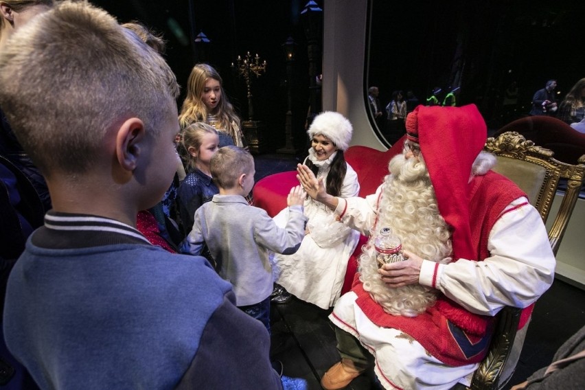 Dzieci były zachwycone możliwością spotkania z Mikołajem!