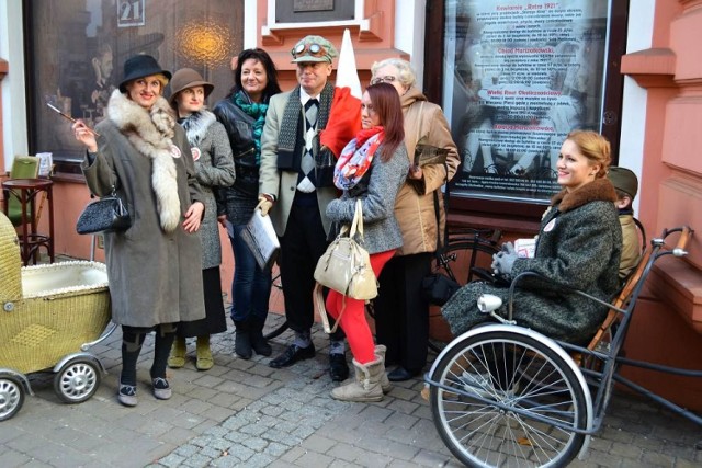 Józef Piłsudski odwiedził dziś Bydgoszcz. Widziano go na ulicy ...