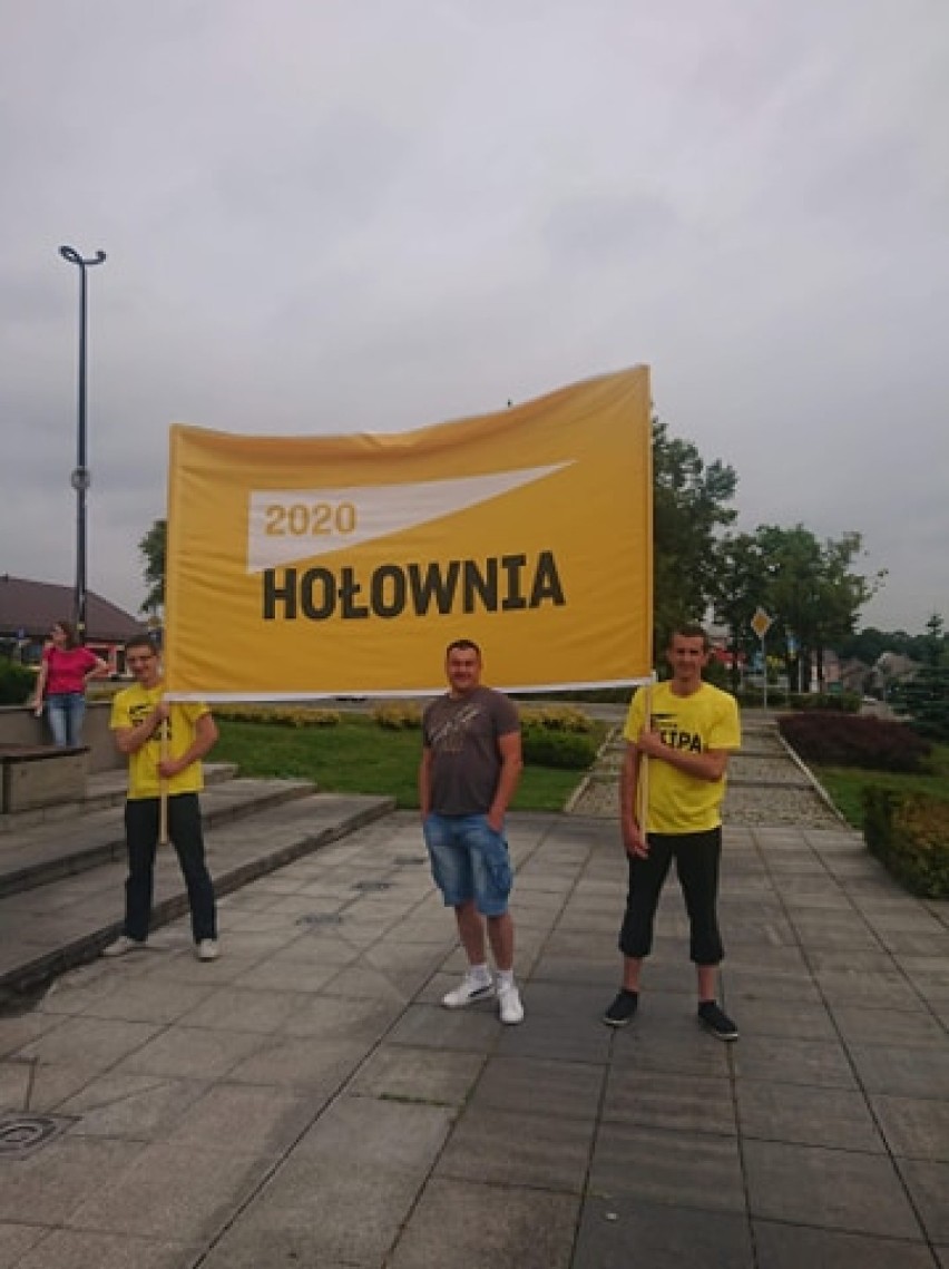 Happening wyborczy sztabowców Szymona Hołowni w Poddębicach
