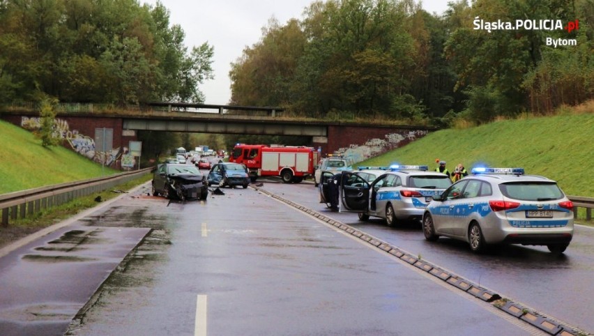 Zderzenie trzech samochodów na DK 88, w pobliżu Plejady. Dwie kobiety trafiły do szpitala