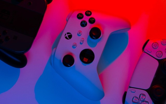 Xbox Game Pass wkrótce wprowadzi zupełną nowość, a mianowicie możliwość dzielenia kont z domownikami. Dowiedz się więcej z naszego artykułu!