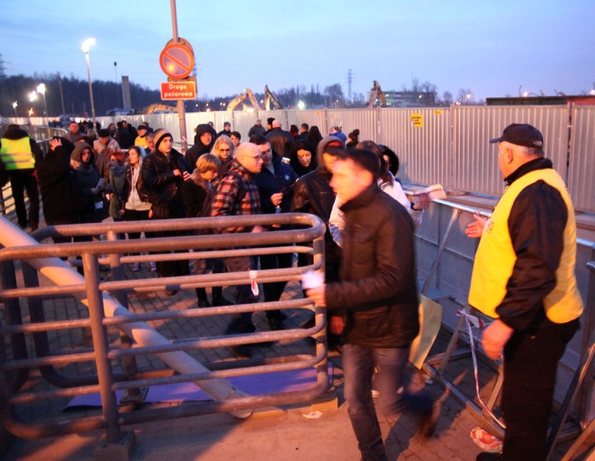 Fani przed koncertem Depeche Mode w Łodzi