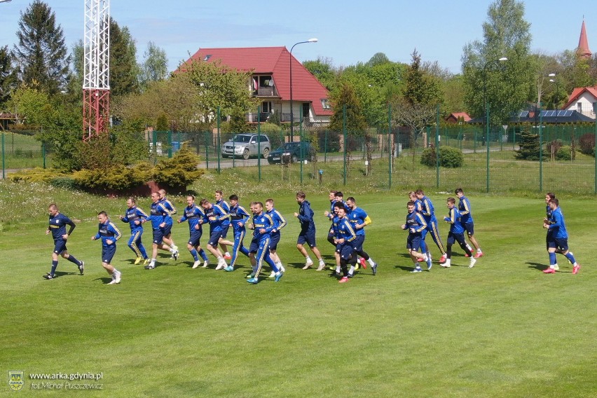 Arka Gdynia zakończyła zgrupowanie w Gniewinie meczem wewnętrznym. Padło 8 bramek |ZDJĘCIA