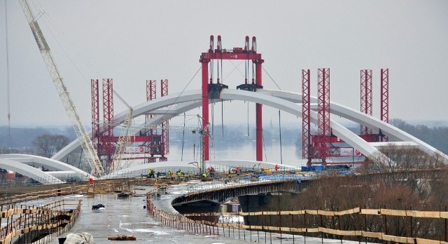 Budowa mostu w Toruniu budzi ogromnie zainteresowanie mieszkańców miasta.
