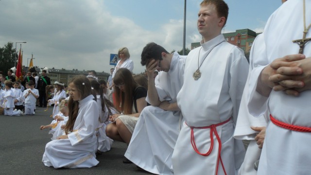 Procesja Bożego Ciała w parafii bł. Karoliny w Tychach