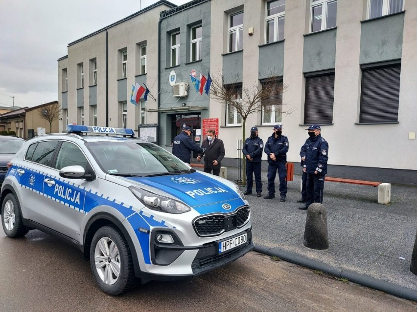 Nowy radiowóz oznakowany dla policji w Piotrkowie
