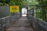 Kładka na Bobrze w Żaganiu grozi zawaleniem! Czy i kiedy zamknięty most w parku wróci do ruchu?