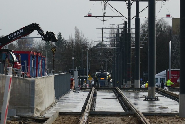 Budowa kolejnego odcinka tramwaju na Naramowice powoli dobiega końca.