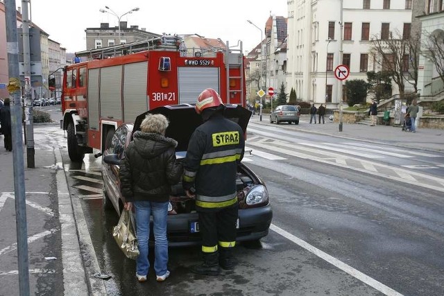 Auto zaczęło się palić w centrum miasta