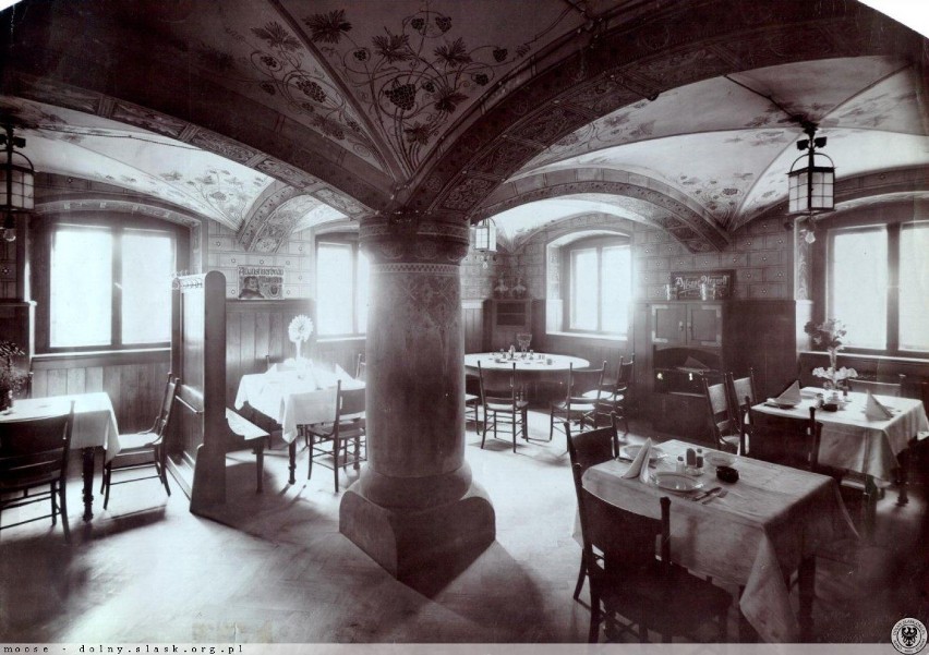 1904, Główna sala Piwnicy Ratuszowej, przedwojennej...