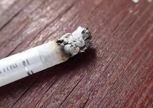 Śledczy zbadali niedopałek papierosa pod kątem materiału DNA. Jak się okazało, należał on do 28-latka.