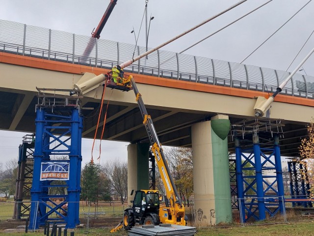 ZDMiKP w Bydgoszczy informuje, że wszystkie węzły mostu na Trasie Uniwersyteckiej zostały już naprawione. 

Jak przedstawia się najnowszy harmonogram naprawy i oddania do użytku przeprawy? ▶▶