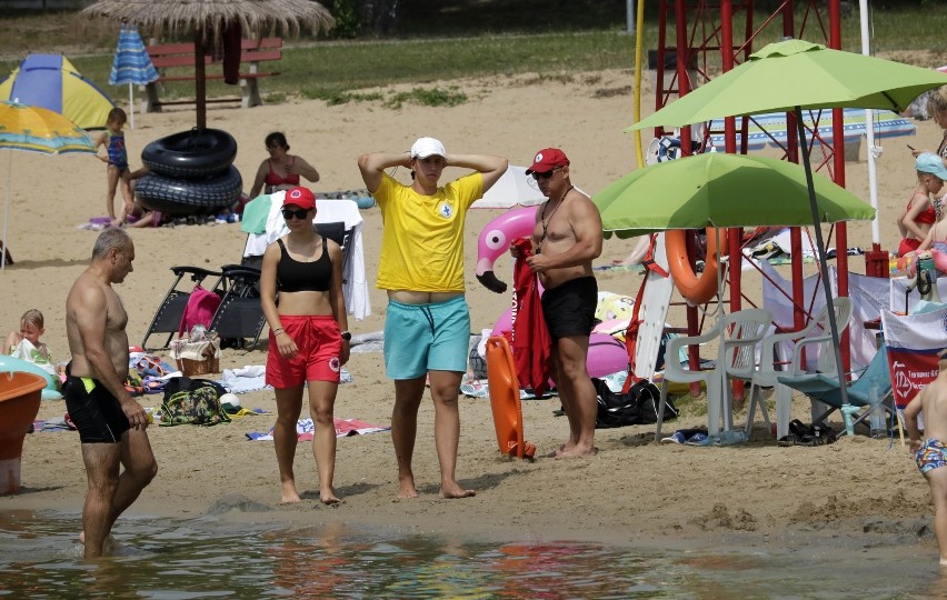 Na plaży miejskiej nad Rudnikiem w Grudziądzu każdego dnia...