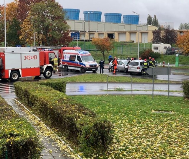 Do zderzenia dwóch samochodów doszło na al. Zjednoczenia w Zielonej Górze.