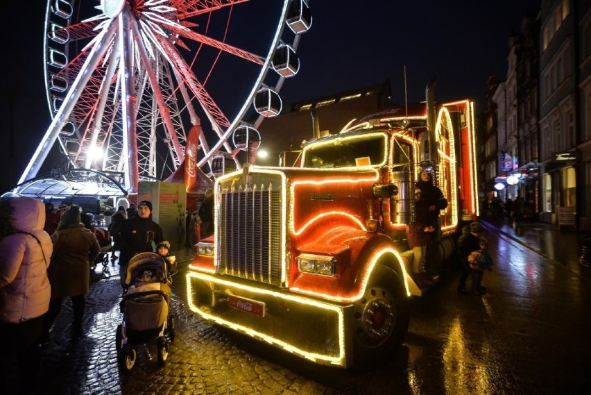 Od sześciu lat na trasie mikołajowego konwoju firmy...