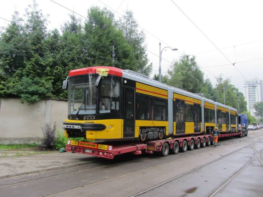 Po warszawskich torach będzie jeździć 45 tramwajów Jazz Duo