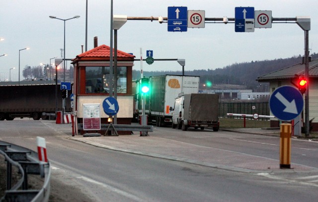 Przejście graniczne w Hrebennem: żeby przez nie przejechać rowerem lub przejść pieszo, trzeba znaleźć kierowcę, który nas zabierze