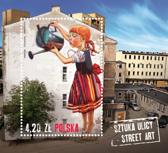 Dziewczynka podlewająca drzewo z białostockiego muralu jest na znaczku pocztowym