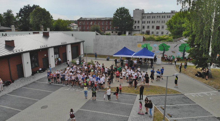 Bieg Antoniański w Powiatowym Centrum Animacji Społecznej w Tomaszowie. Na starcie 200 zawodników [ZDJĘCIA]