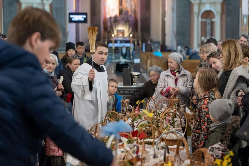 Święcenie pokarmów w Parafii pw. św. Wincentego a Paulo w...