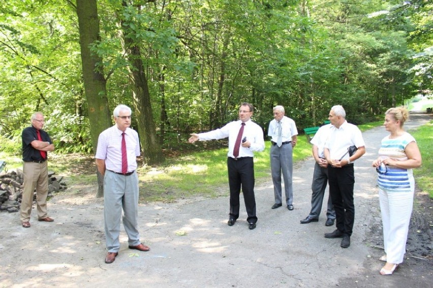 Jacek Guzy, prezydent Siemianowic, ze świtą objechał całe...