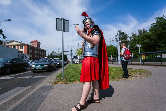 Studenci bydgoskich uczelni rozpoczęli tydzień świętowania. W efektownych strojach zbierają pieniądze.

***

Pogoda na dzień (30.05.2016) | KUJAWSKO-POMORSKIE
TVN Meteo Active

