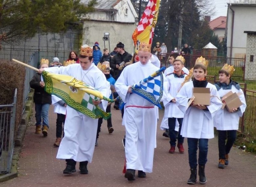 Tak wyglądały Orszaki Trzech Króli w Kazimierzy Wielkiej w poprzednich latach. Były radosne i kolorowe... (ZDJĘCIA)