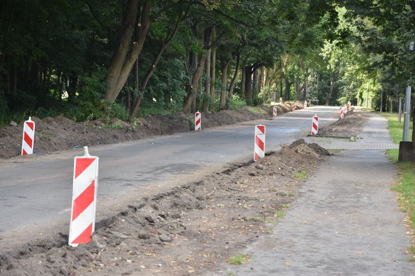 Malbork. Remonty miejskich ulic. Umowa na Pola i Broniewskiego podpisana, na Sportowej już się zaczęło 