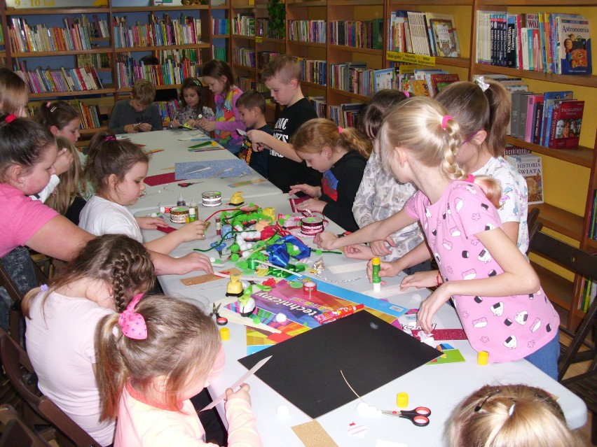 Warsztaty rękodzielnicze w Gminnej Bibliotece Publicznej w Dobrzycy