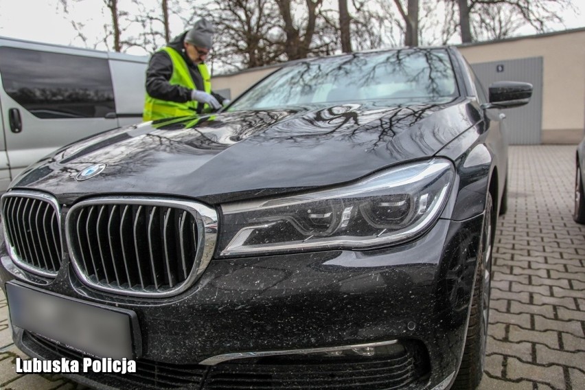 Policjanci z żarskiej komendy, którzy pełnili służbę z...