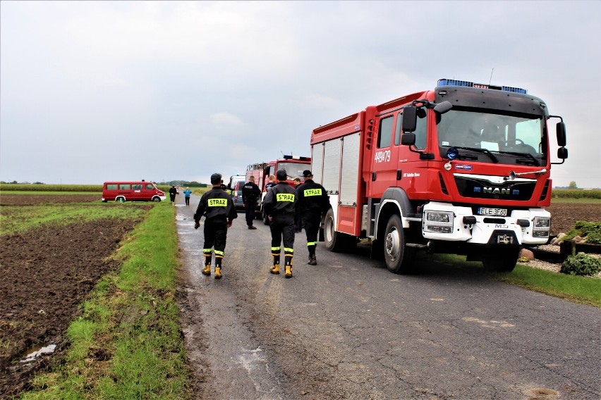 Strażacy przeszukiwali także koryto Bzury. Działania cały...