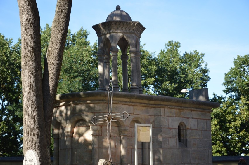 Kaplica Bożego Grobu, kościół i zabytkowy cmentarz w Żaganiu