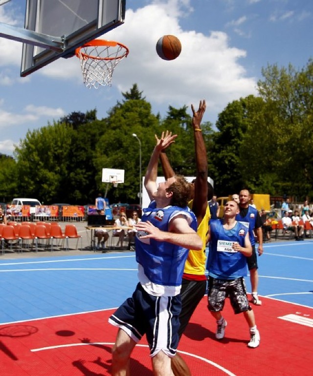 Turniej ulicznej koszykówki Bombardier Basketball Weekend 2013 ...