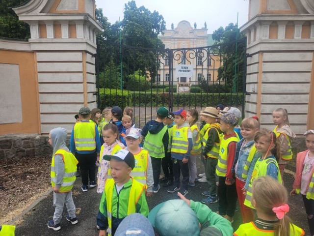 Dzieci z przedszkola w Jarogniewicach na wycieczce w Czempiniu