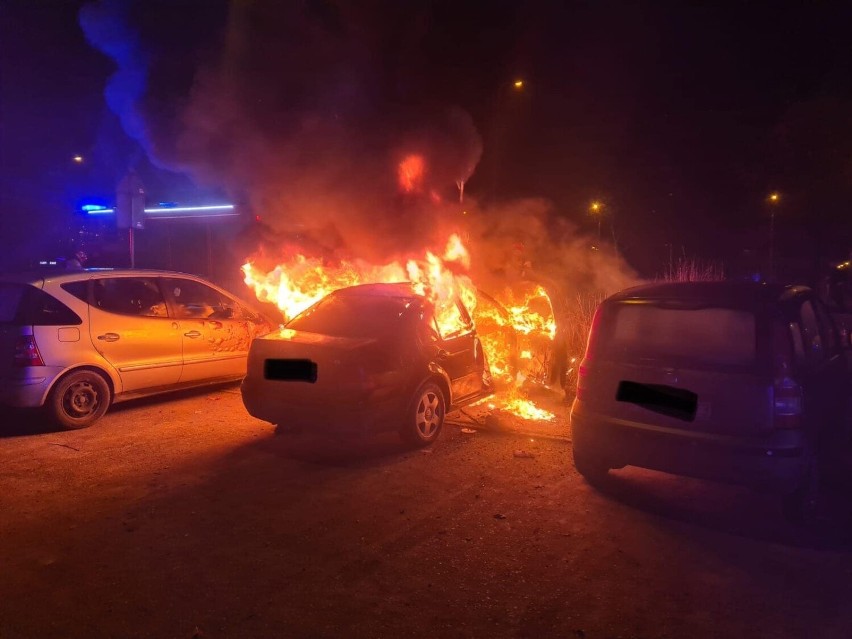 Samochód zapalił się w Dąbrowie Górniczej...