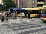 Autobus wjechał w mur przy kościele. Wypadek na Starym Mieście w Głogowie. WIDEO, ZDJĘCIA