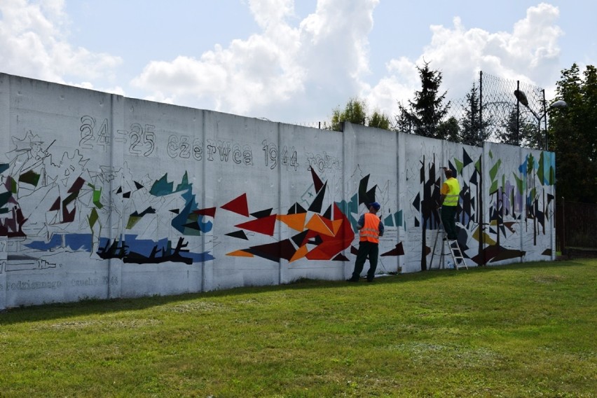 Powstaje gigantyczny mural na murze Zakładu Karnego w...