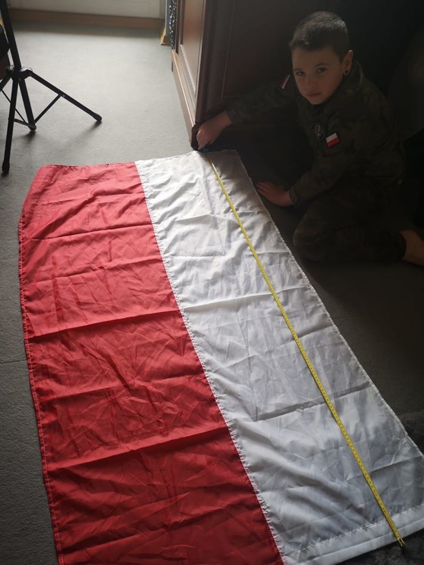 Skierniewiccy harcerze zapraszają do wspólnego doszywania flagi [ZDJĘCIA]