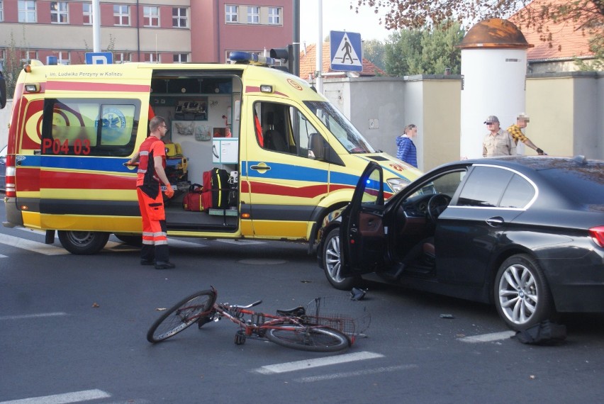 Wypadek w Kaliszu. Potrącenie rowerzysty na Rogatce. ZDJĘCIA