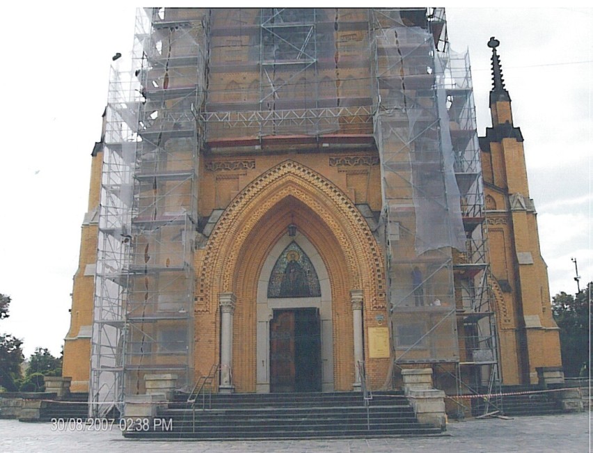 Katedra budowana była w latach 1901-1912 wg. projektu...