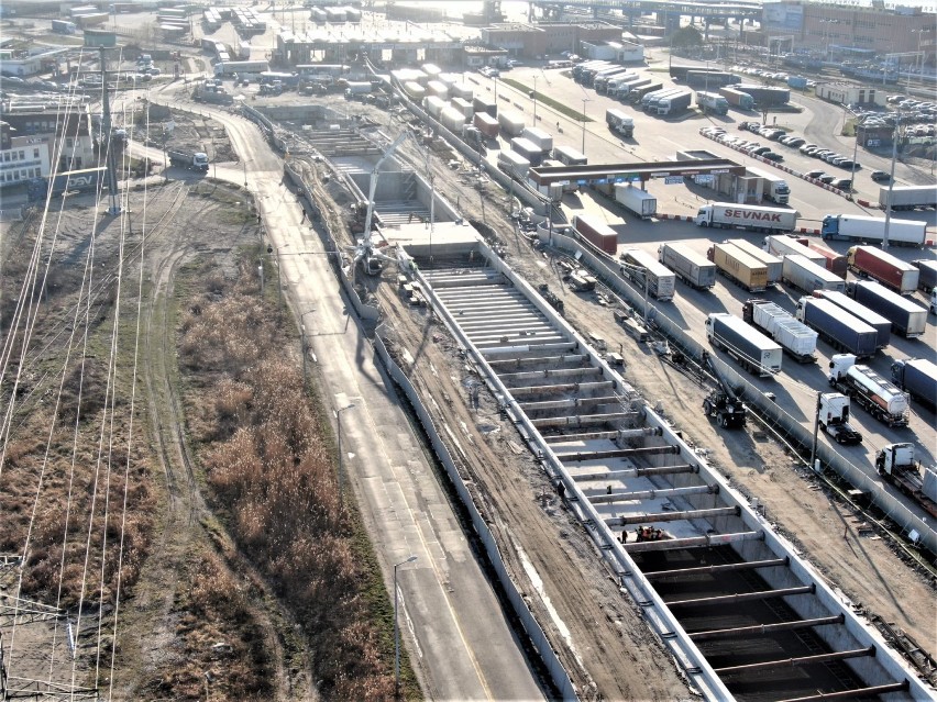 Do dziś TBM Wyspiarka wydrążyła 116 metrów tunelu. Tunel w...