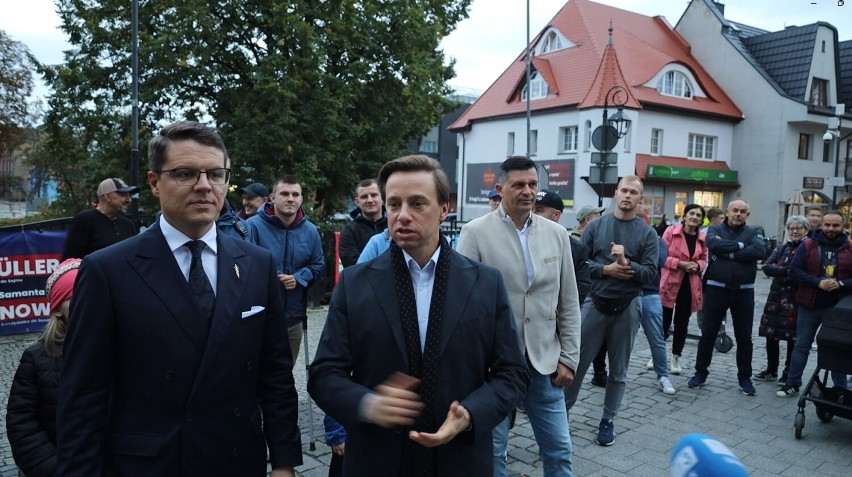 Krzysztof Bosak, lider Konfederacji i jej kandydaci do Sejmu i Senatu spotkali się z lęborczanami [WIDEO]